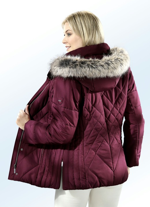 Jacken, Mäntel, Blazer - Jacke mit Reißverschluss unter der Druckerleiste, in Größe 036 bis 052, in Farbe BURGUND Ansicht 1