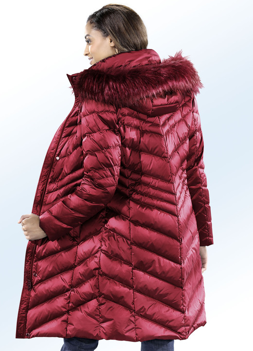 Jacken, Mäntel, Blazer - Daunenmantel mit 2-Wege-Reißverschluss, in Größe 034 bis 052, in Farbe RUBINROT Ansicht 1
